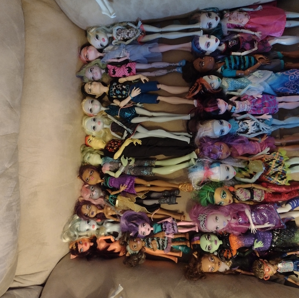 Monster High dolls, house AND MORE - Picture 4 of 15